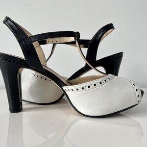 Vintage - Gadea of Spain Black & White Leather "Mary Jane" Shoes